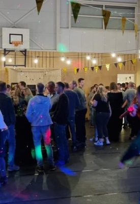 Feest gymzaal Lutjegast Bierkratdrukken